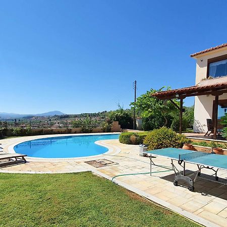 Lovely Home In Kiato With Wifi Εξωτερικό φωτογραφία
