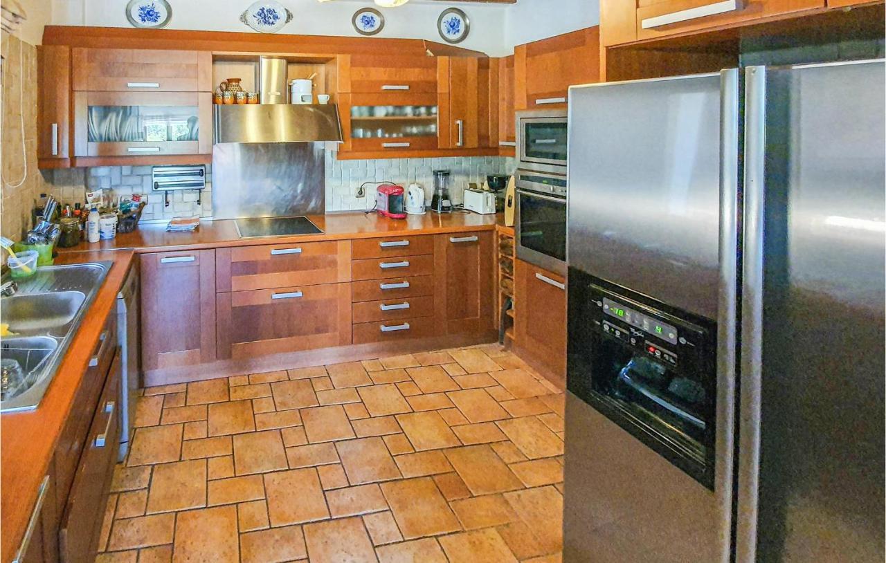 Lovely Home In Kiato With Wifi Εξωτερικό φωτογραφία