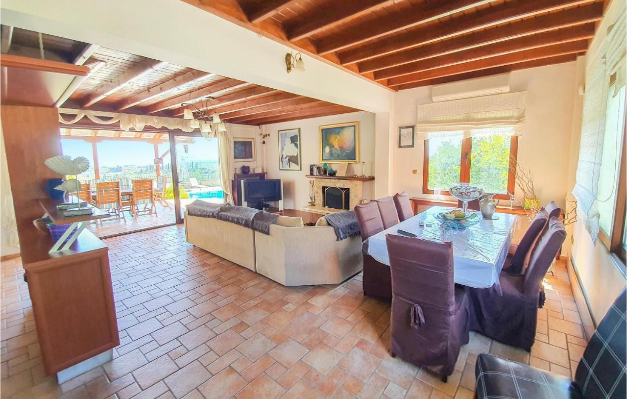 Lovely Home In Kiato With Wifi Εξωτερικό φωτογραφία