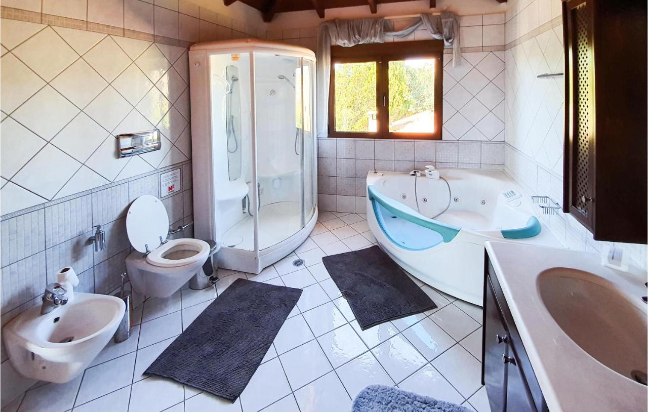 Lovely Home In Kiato With Wifi Εξωτερικό φωτογραφία