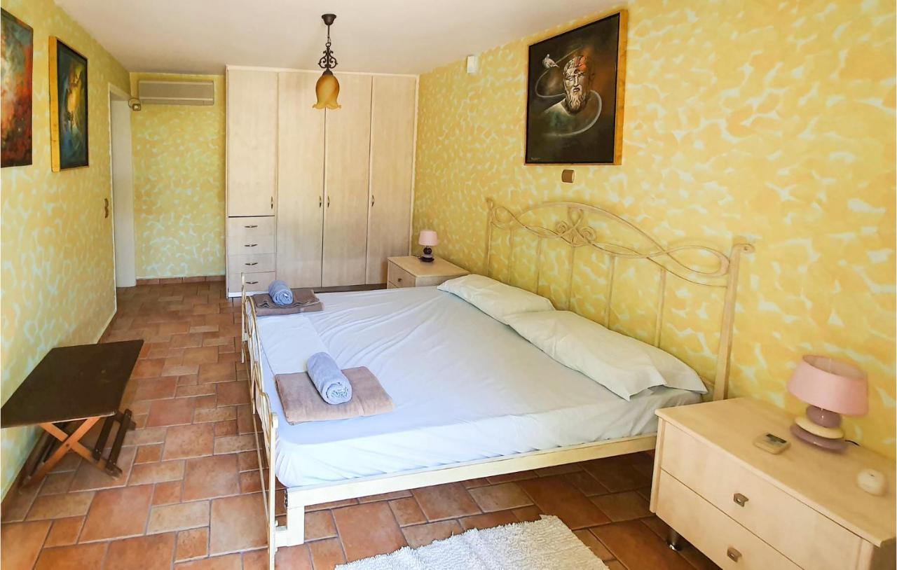 Lovely Home In Kiato With Wifi Εξωτερικό φωτογραφία