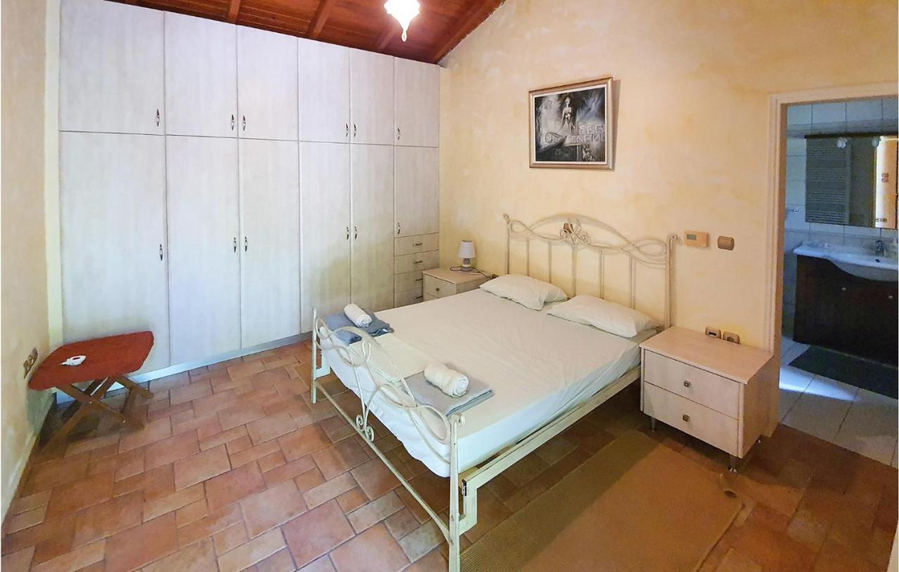 Lovely Home In Kiato With Wifi Εξωτερικό φωτογραφία