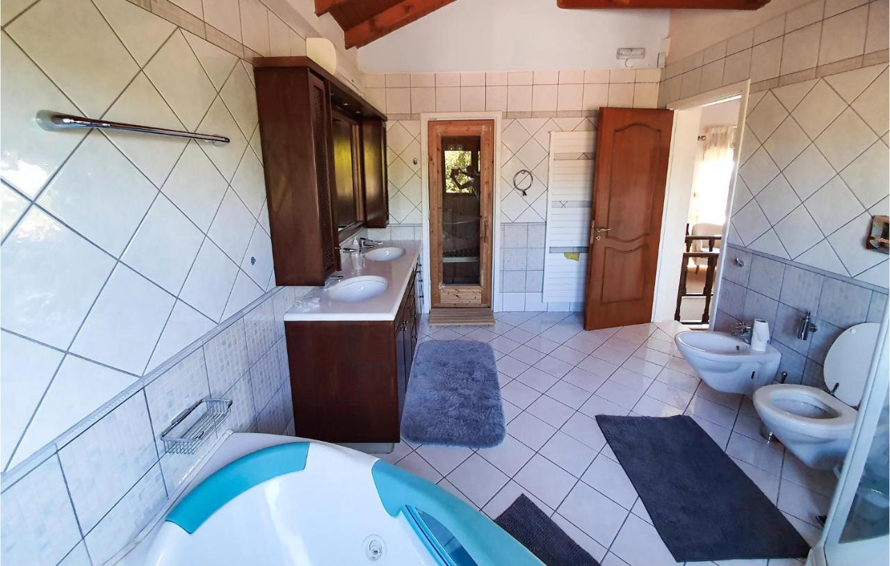 Lovely Home In Kiato With Wifi Εξωτερικό φωτογραφία