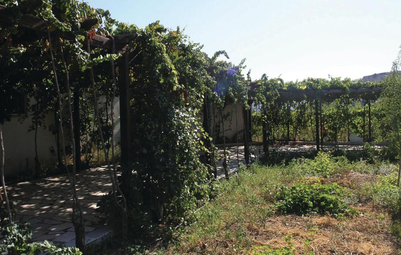 Lovely Home In Kiato With Wifi Εξωτερικό φωτογραφία