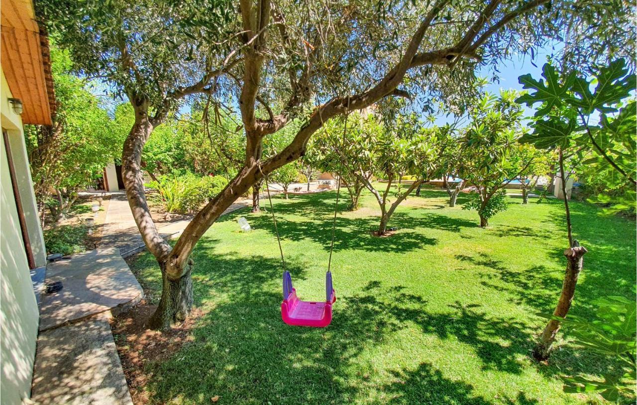 Lovely Home In Kiato With Wifi Εξωτερικό φωτογραφία
