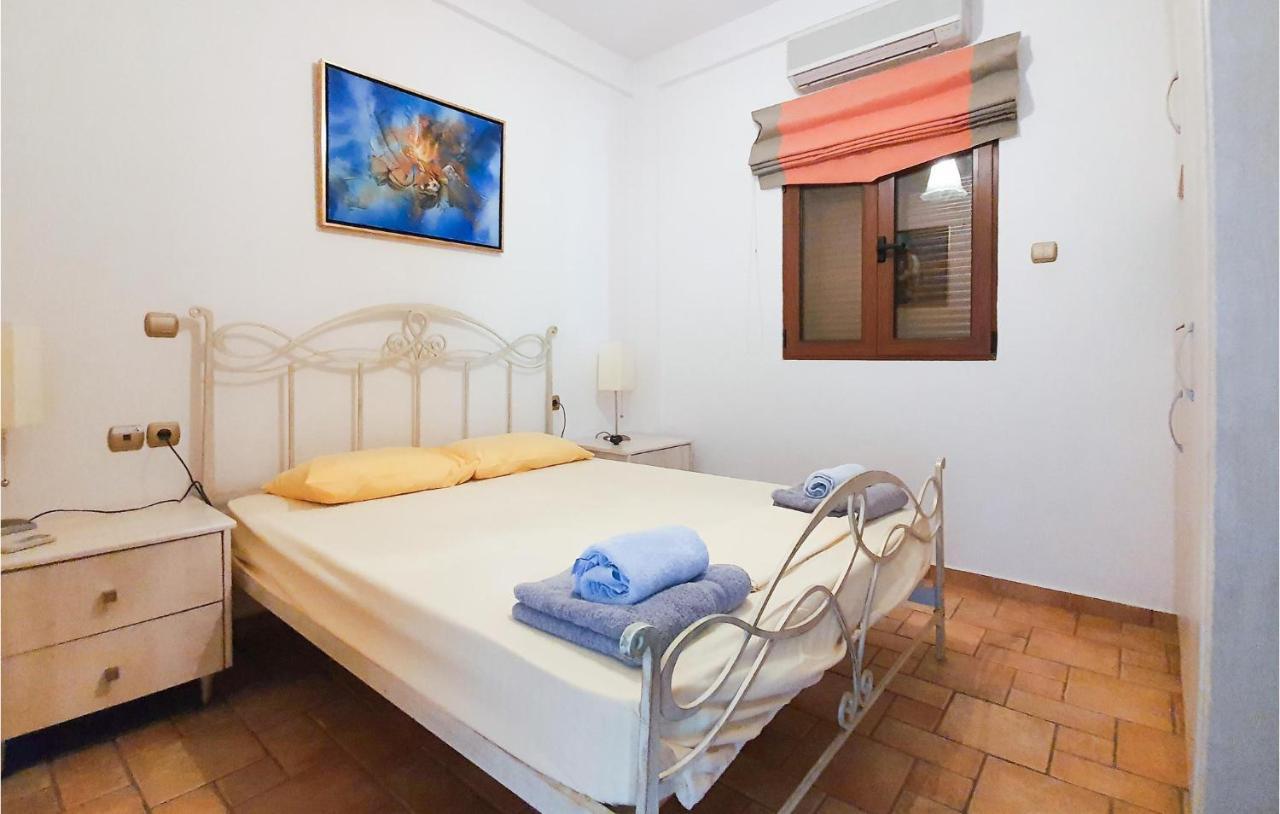 Lovely Home In Kiato With Wifi Εξωτερικό φωτογραφία