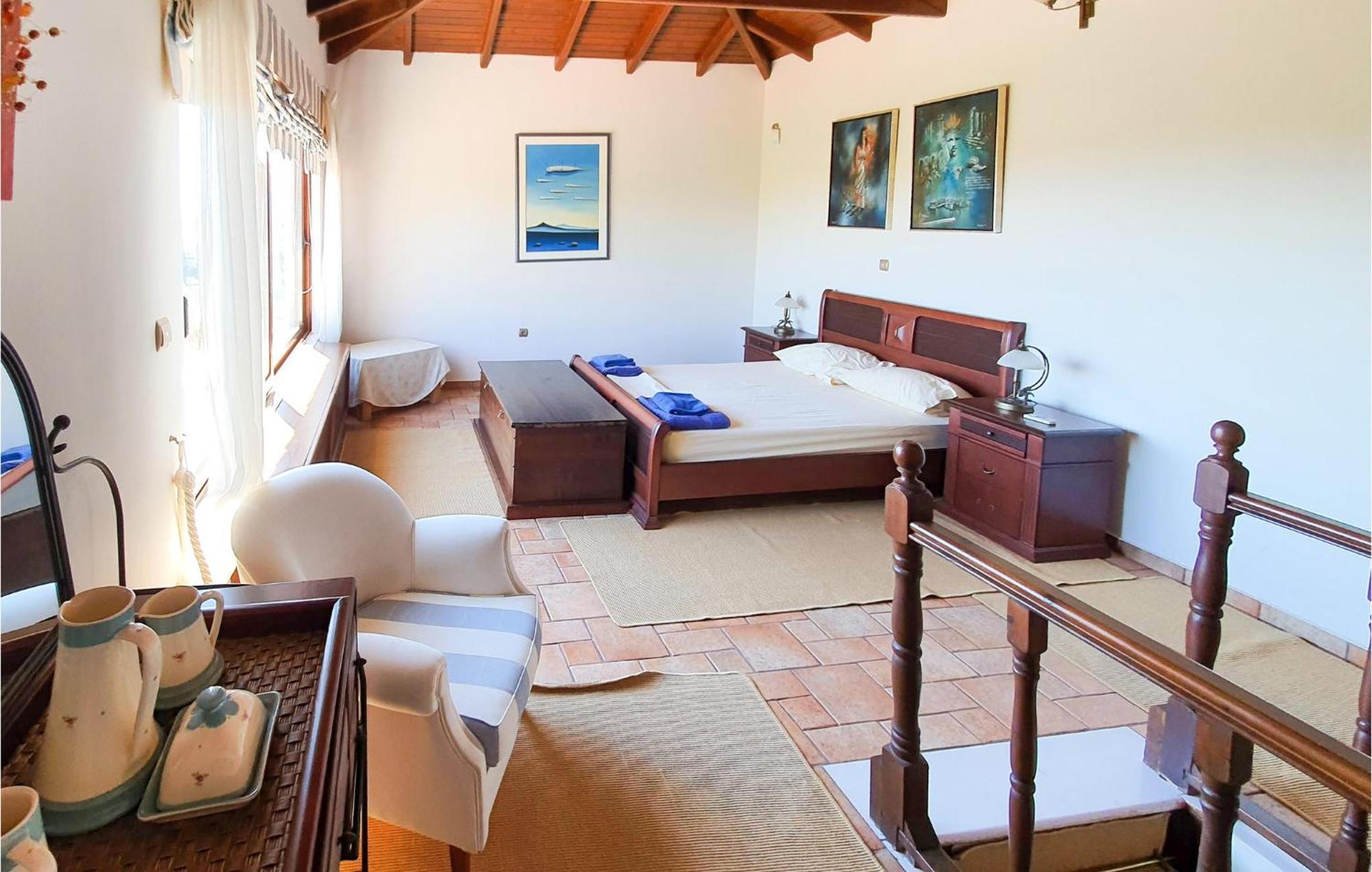 Lovely Home In Kiato With Wifi Εξωτερικό φωτογραφία